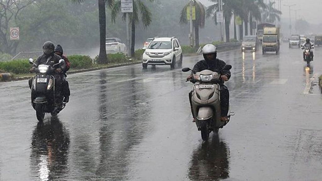 light rain, delhi weater, delhi summers, India Meteorological Department , delhi humidity, minimum temperature of 15.3 degrees Celsius