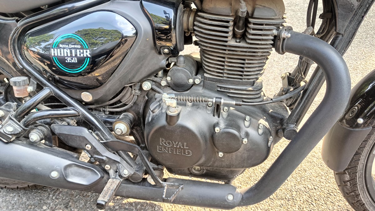 The Royal Enfield Hunter 350 gets a new 350cc, single-cylinder, air and oil-cooled, fuel-injected engine that develops 20.2 bhp and 27 Nm of peak torque. Being a long-stroke motor, it has a thumpy sound and a good mid-range punch.