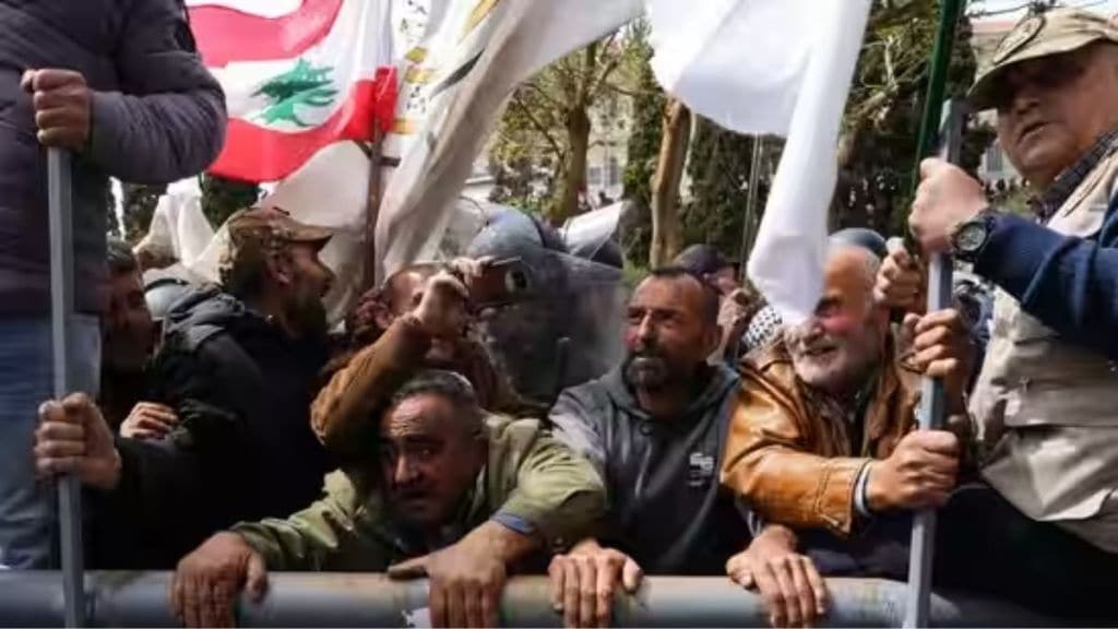 Tear gas, clashes as Lebanon protesters try to storm govt HQ