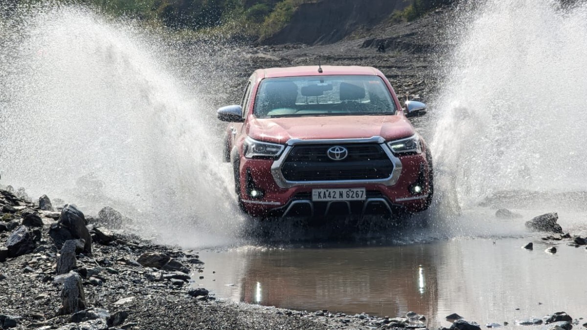 Read our first drive impressions of the Toyota Hilux by clicking on the link below.