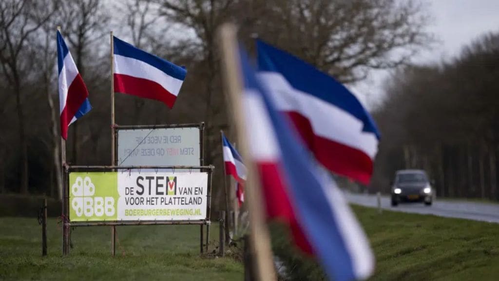Tractors head to The Hague, defying ban on farms protest Tractors head to The Hague, defying ban on farms protest