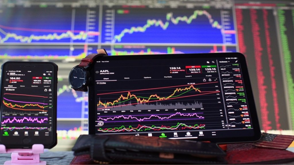 Nifty and Bank Nifty: Domestic indices may remain volatile today. Nifty and Bank Nifty: Domestic indices may remain volatile today.
