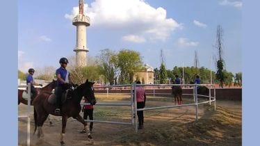 Students practicing horse riding at Scindia School. Image Credit: Sugandha Jha