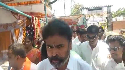 A video of the minister inspecting stalls exhibiting products made by women at an event organised on International Women's Day (March 8) in Kolar has gone viral on social media. (Photo: Twitter/Screengrab)