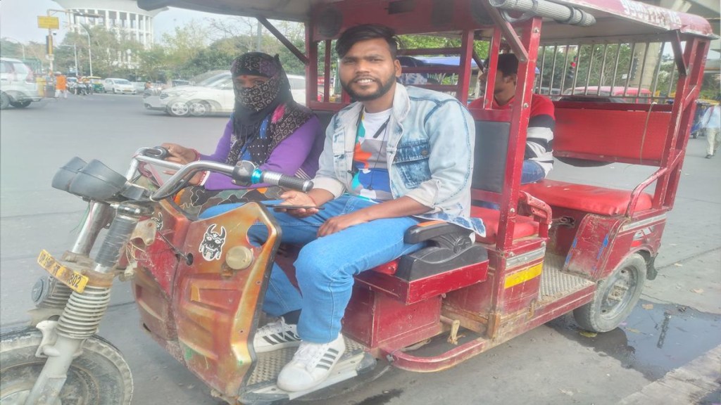 Noida female e rickshaw, female e rickshaw driver, noida woman driver, noida rickshaw driver, noida women rickshaw, lifestyle