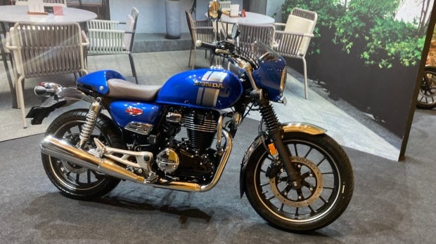 Honda H'ness CB350 Cafe RacerRs. 22,200This kit offers a single seat and a plastic cowl at the back to give it a retro look. The plastic cowl is removable for practicality. It also gets a full plastic cowl for the headlight unit along with a chrome exhaust pipe and front and rear bumpers.
