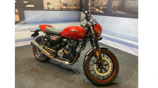 Honda CB350 RS Cafe RacerRs. 17,500The CB350 RS gets a Cafe Racer kit to make it sportier. It features wheel stripes with color-coordinated stickers and grip ends.