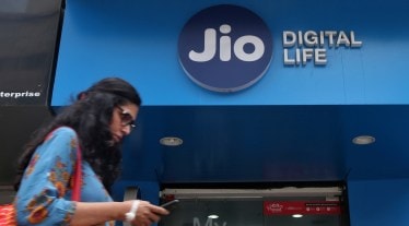 Jio cricket prepaid recharge plans launched ahead of IPL 2023 with unlimited voice calling, data starting at Rs 219