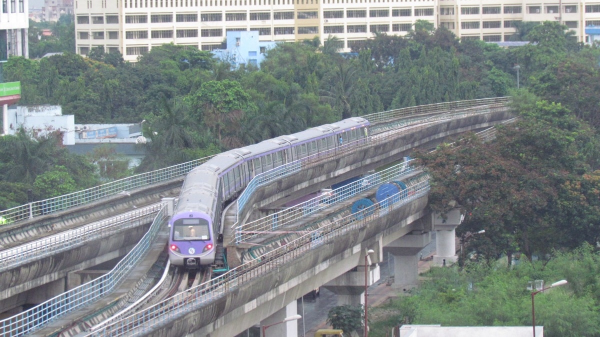 kolkata metro, kolkata metro map, kolkata metro rrail, kolkata metro twitter, kolkata metro timing, kolkata metro station, kolkata metro blue line, kolkata metro green line, esplanade, esplanade metro station, kolkata metro services, kolkata metro services on IPL match day, kolkata metro services today, kolkata metro services tomorrow, kolkata metro services on good friday, west bengal,