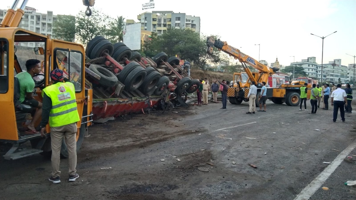 Maharashtra: 4 killed, 18 injured as truck rams into bus in Pune ...