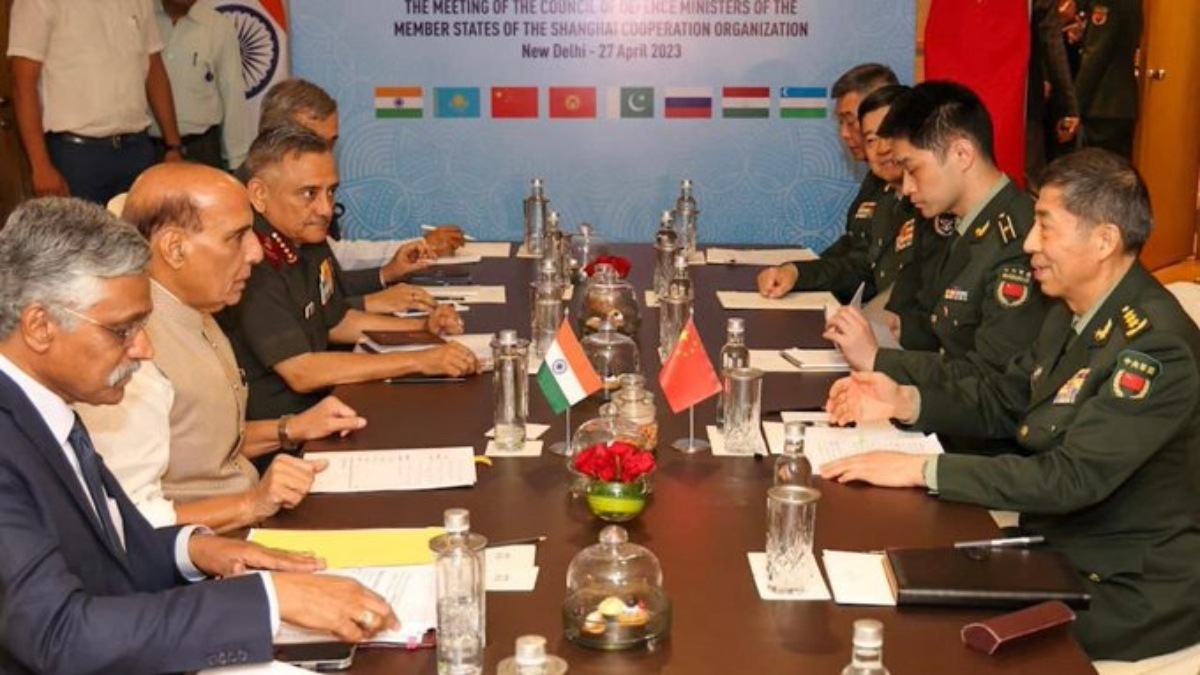 Rajnath Singh meets Chinese Defence Minister, discuss border concerns