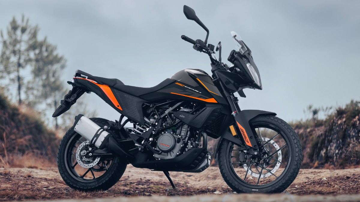 At this price point, the new X variant costs a whopping Rs 59,000 less than the standard 390 ADV which currently retails at Rs 3.39 lakh, ex-showroom. However, it does miss out on a host of features.