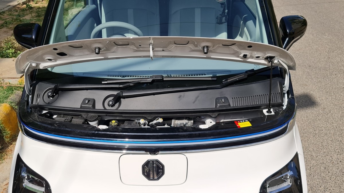 The new MG Comet gets a 17.3 kWh lithium-ion battery pack and it’s claimed to offer a driving range of 230 km per charge. It gets a single electric motor that churns out 42 bhp and 110 Nm of peak torque.