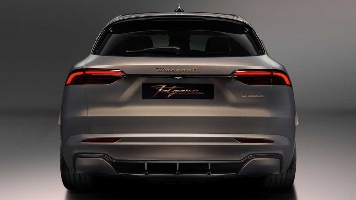 Towards the rear, the diffusor has been redesigned to achieve better aerodynamic drag coefficients since there are no exhaust pipes.