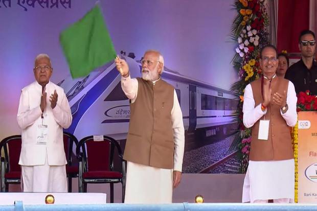 Bhopal: Prime Minister Narendra Modi flags off the Vande Bharat Express between Bhopal and New Delhi, in Bhopal, Saturday, April 1, 2023. Madhya Pradesh Governor Mangubhai Patel and Chief Minister Shivraj Singh Chouhan are also seen.(PTI Photo)