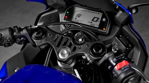 Yamaha R3 features