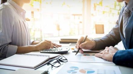 How to build a monthly budget in 10 simple steps