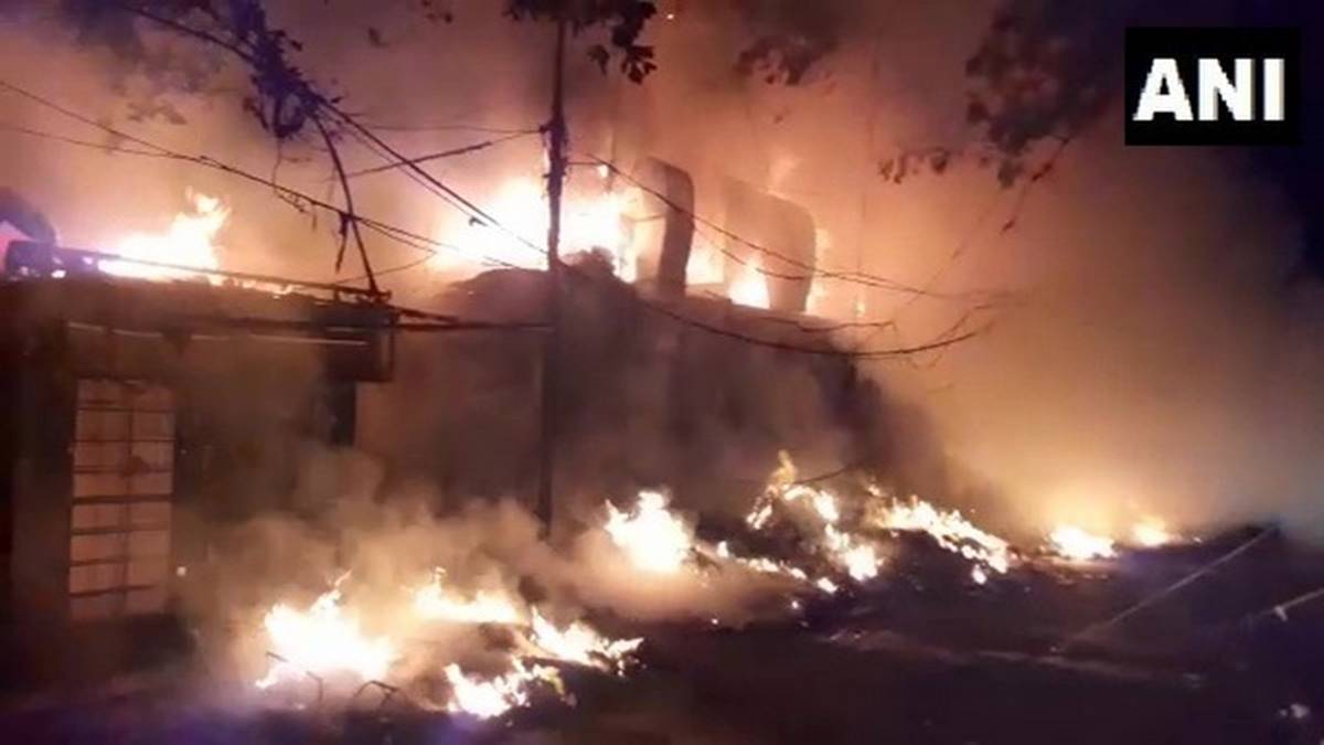 Fire breaks out in south Delhi’s Sarojini Nagar market, several shops ...