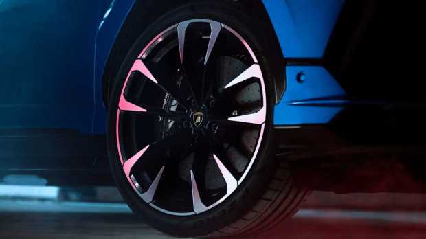 Powering the Urus S is a 4.0-litre twin-turbo petrol engine that makes 657bhp and 850Nm of peak torque.