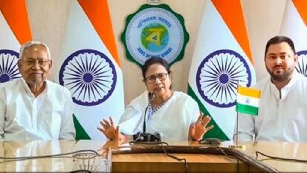 Mamata Banerjee requests Nitish Kumar for Opposition meet in Bihar Mamata Banerjee requests Nitish Kumar for Opposition meet in Bihar