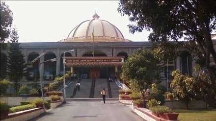 The School employs a case-based learning approach and has industry-oriented subjects.