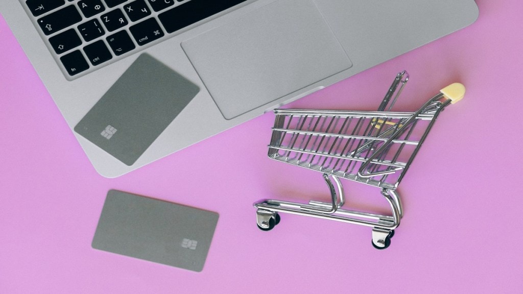 gst, goods and service tax, ecommerce, offline sellers, online sellers, turnover, rs 40 lakh, fisme, msme body, gst parity, ecommerce operators, amazon, flipkart, msme ministry
