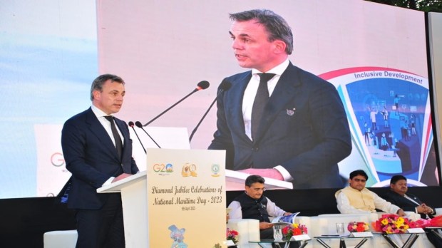 The Minister for Infrastructure and Water Management, Netherlands, extended his greetings and best wishes to the seafarers and Indian maritime fraternity. He said that India is a key maritime player, like the Netherlands.