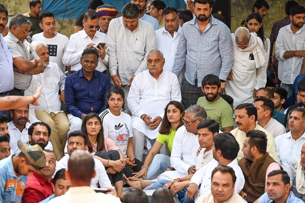 Former Haryana chief minister and Congress leader Bhupinder Singh Hooda with wrestlers Vinesh Phogat, Sakshi Malik, Bajrang Punia and others during their protest at Jantar Mantar in New Delhi. (Photo: PTI)