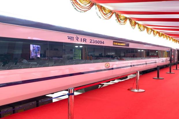 The latest Vande Bharat will run six days a week between Delhi and Bhopal. On Saturday, there will be no service.  (RailwayMinistry/Twitter Photo)