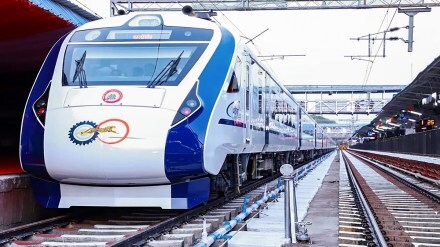 vande bharat, vande bharat train, vande bharat express, vande bharat train route, vande bharat train lucknow to gorakhpur, vande bharat for uttar pradesh, vande bharat gorakhpur to lucknow, vande bharat delhi to gorakhpur, vande bharat to gorakhpur, vande bharat express to gorakhpur, vande bharat express trains in india,