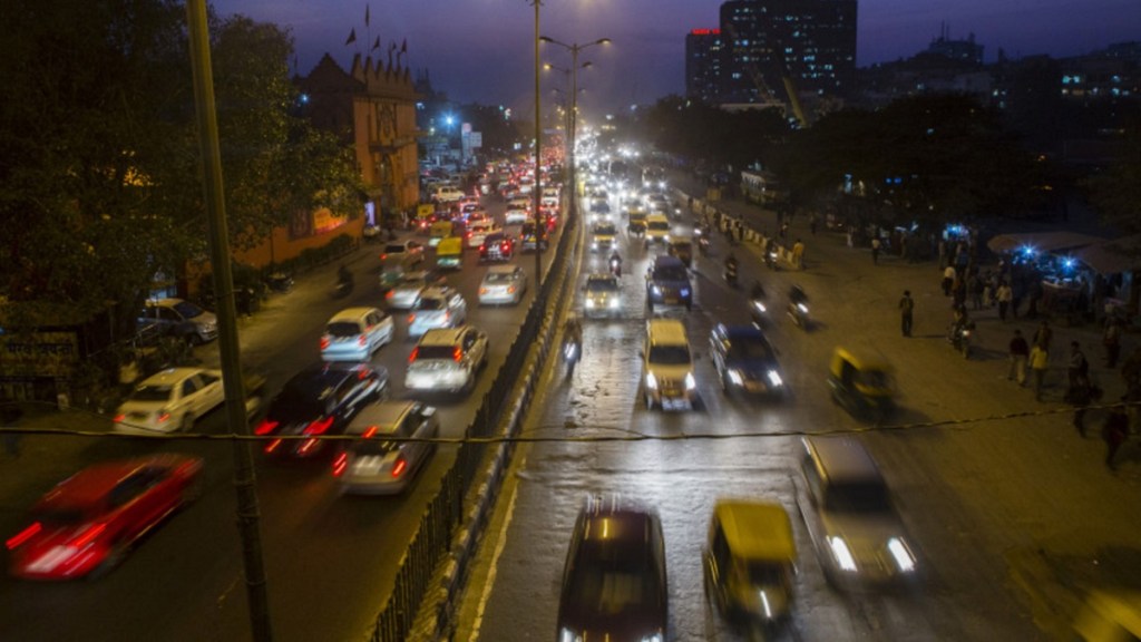 Uber, Blusmart, electric vehicles, funding, valuation, investors, Indian market, revenue