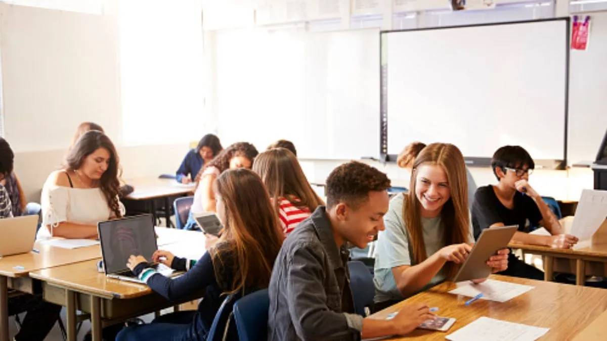 Tips for international students, international students, studying abroad, challenges, pitfalls, settle abroad, cost of overseas education, scholarships, grants, budgeting, part-time work, cost of living, financial stability, thriving, opportunities.