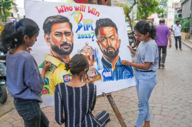 Students from the Gurukul School in Mumbai finish a painting of Chennai Super Kings captain MS Dhoni and Gujrat Titans captain Hardik Pandya on the eve of the IPL 2023 final match. (Image/PTI)