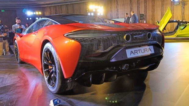 mclaren artura design