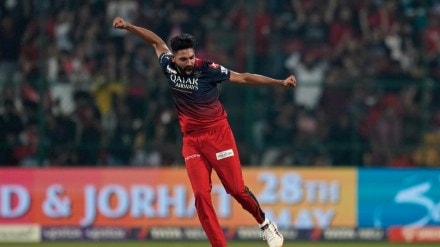 RCB vs GT Live Score: Both RCB and GT have faced each other twice in IPL history and they each have defeated the other one time. RCB vs GT Live Score: Both RCB and GT have faced each other twice in IPL history and they each have defeated the other one time.
