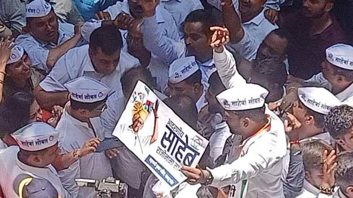 NCP workers protest Sharad Pawar resignation