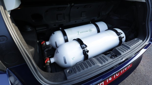 tata altroz cng cylinder