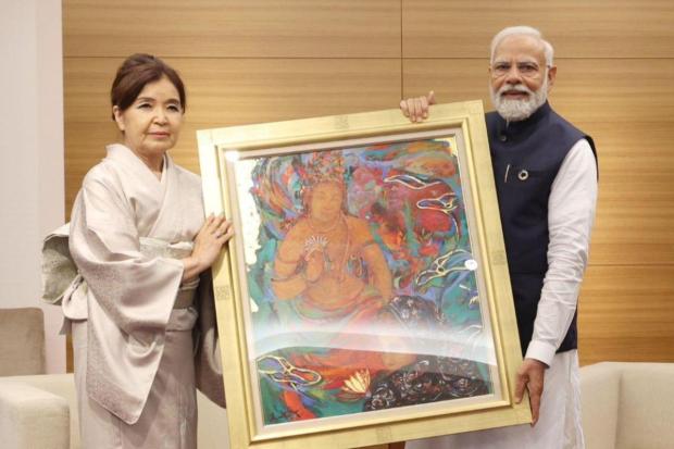 Hiroko Takayama, an artist who has a 