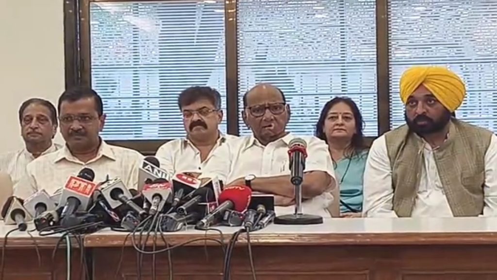 Arvind Kejriwal, Sharad Pawar