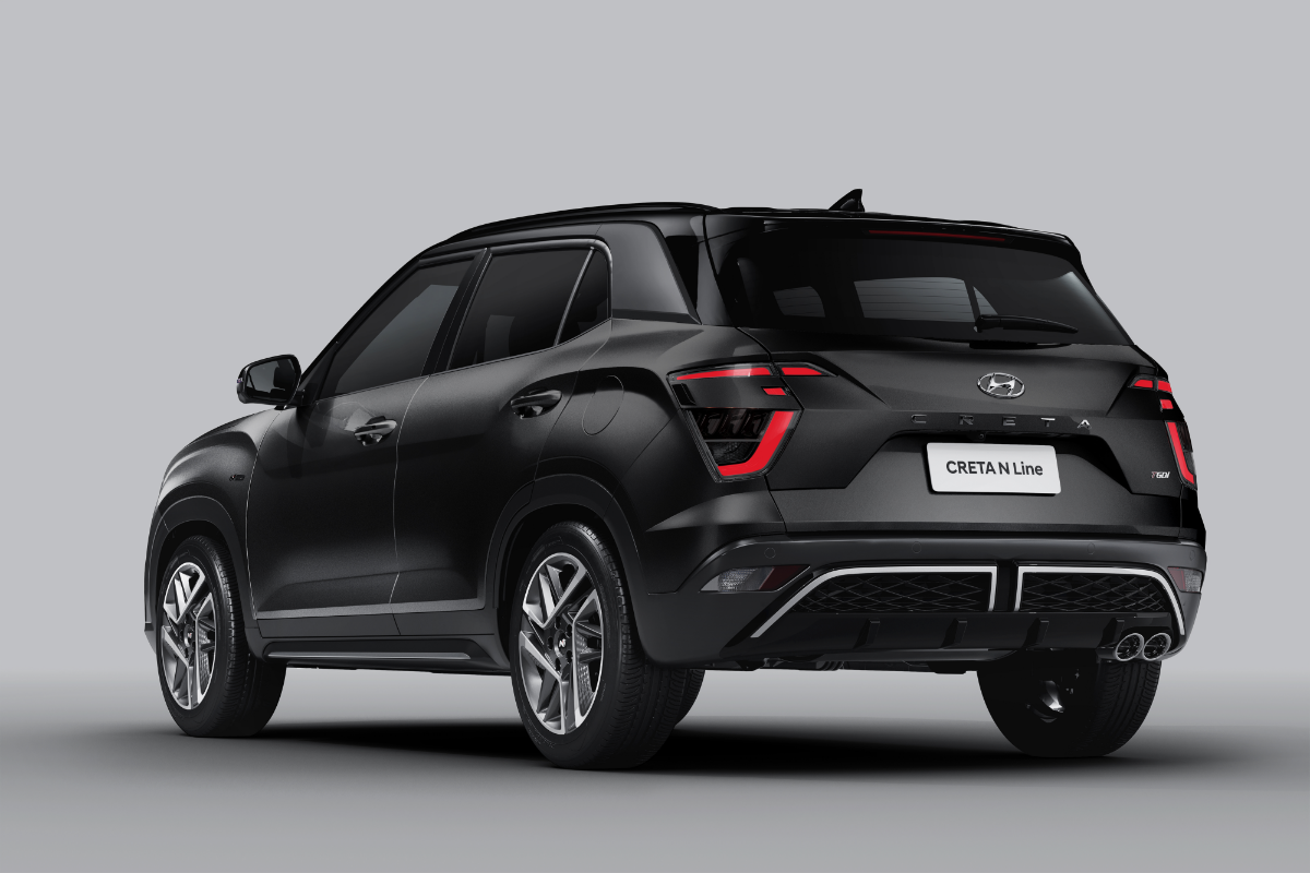 The Creta N Line has an imposing road presence thanks to the enhanced wheel arches, bold character lines on the side panels and a new set of 17-inch alloy wheels. 
