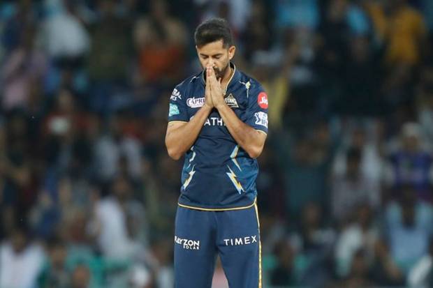 Mohit Sharma has made an amazing comeback in this season. Against Punjab Kings, he made his Gujarat Giants (GT) debut. He claimed two wickets. So far (at an economy rate of 6.96), Sharma has claimed 12 wickets in 8 matches this season. (Image: IPL/Twitter)