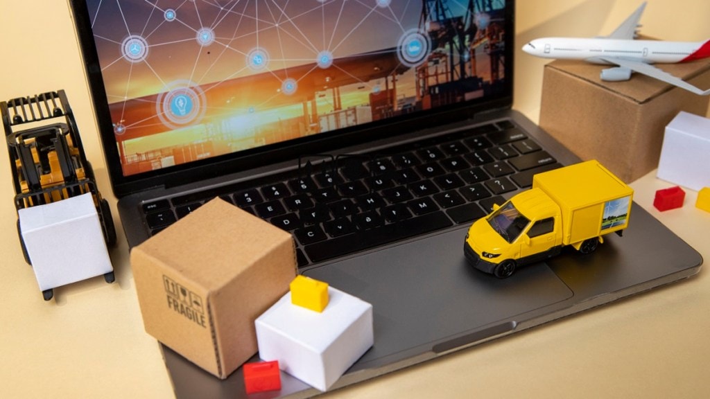 logistics, technology, SaaS, e-commerce logistics, online shopping, AI, customer experience, augmented reality, delivery, shipping, data analytics logistics, technology, SaaS, e-commerce logistics, online shopping, AI, customer experience, augmented reality, delivery, shipping, data analytics