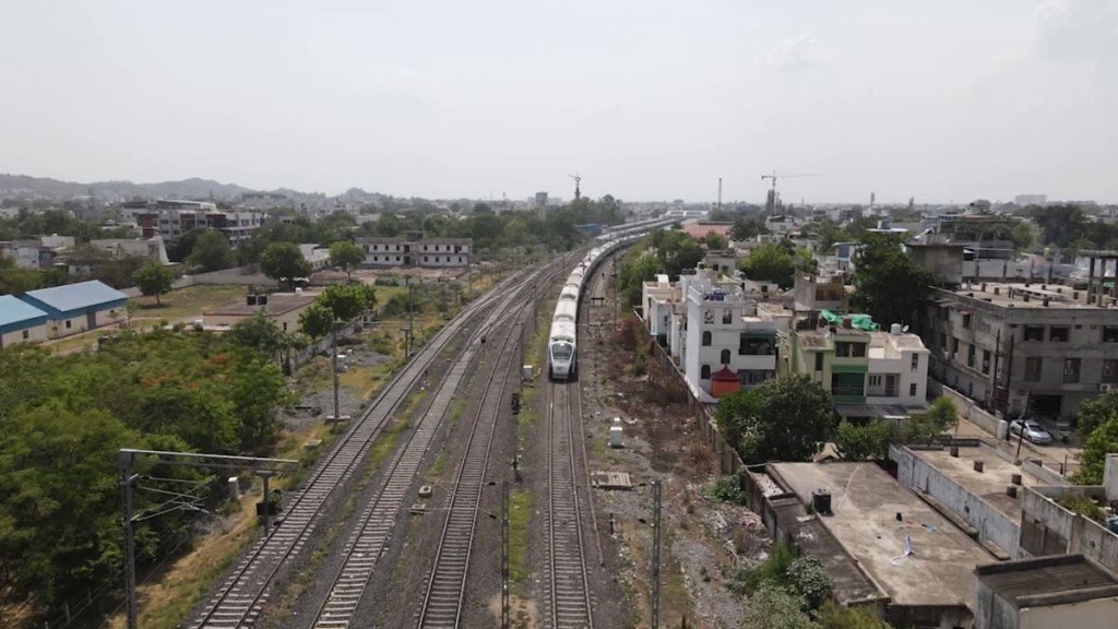 Rani Kamlapati-Jabalpur, Rani Kamlapati-Jabalpur vande bharat, Rani Kamlapati-Jabalpur vande bharat express, Rani Kamlapati-Jabalpur train, Rani Kamlapati-Jabalpur distance, Rani Kamlapati-Jabalpur vande bharat train, Rani Kamlapati-Jabalpur vande bharat express route, Rani Kamlapati-Jabalpur vande bharat express fare, Rani Kamlapati-Jabalpur vande bharat inauguration,