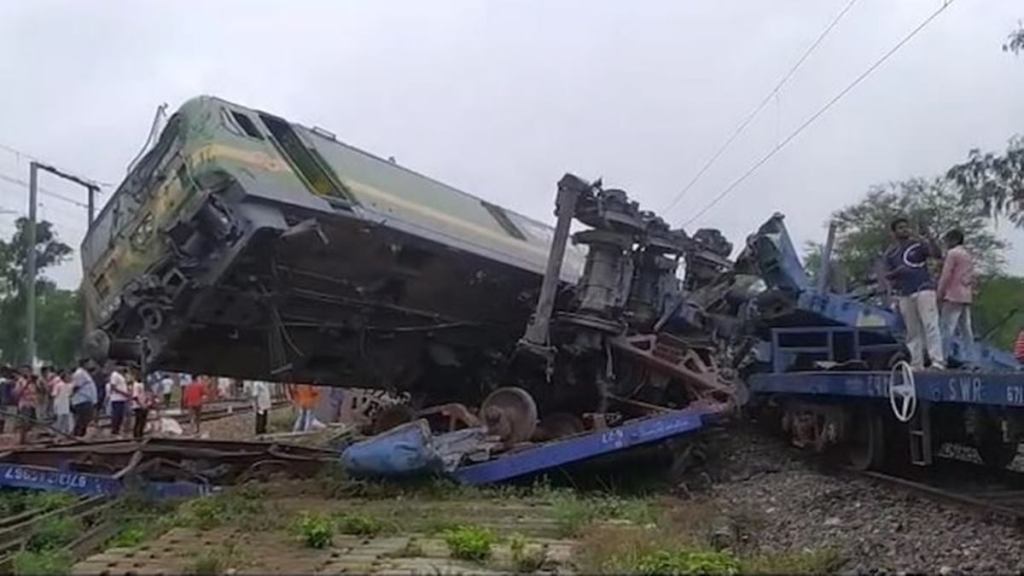 train accident, train accident in west bengal, train accident in bankura, goods train collission, train collission, train accident today, train accident news, train accident news today, south eastern railway, train cancellation,