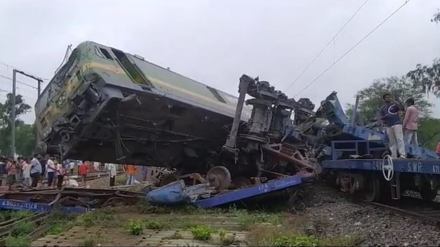train accident, train accident in west bengal, train accident in bankura, goods train collission, train collission, train accident today, train accident news, train accident news today, south eastern railway, train cancellation,