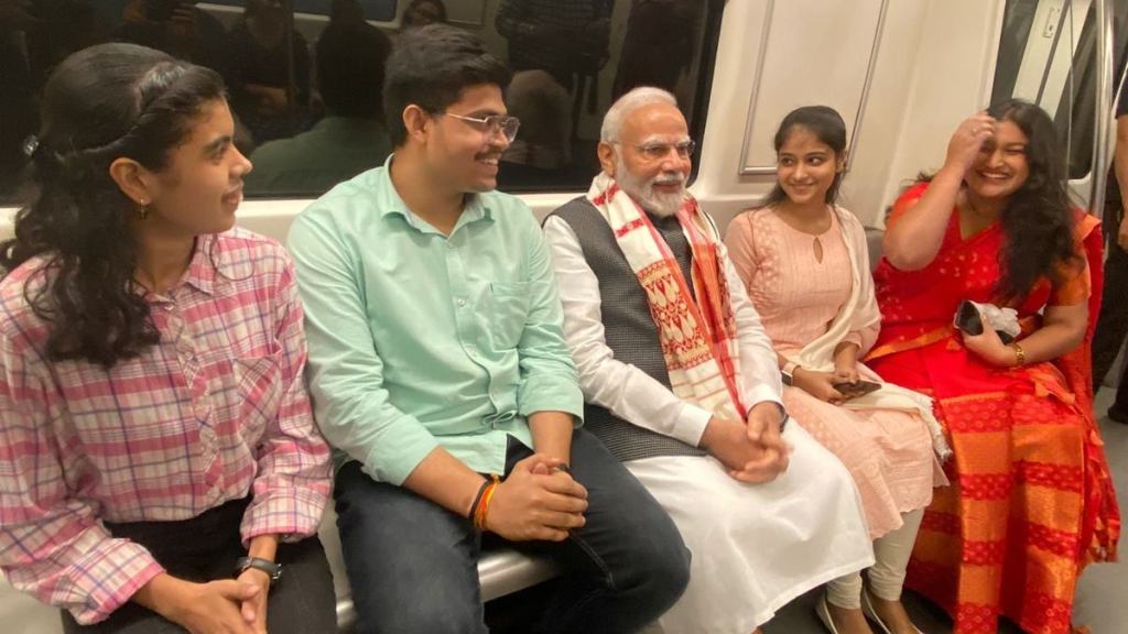 Delhi Metro, Delhi Metro route, Delhi Metro map, Delhi Metro starting time, Pm modi on Delhi Metro, PM modi travels on Delhi Metro, delhi metro news,