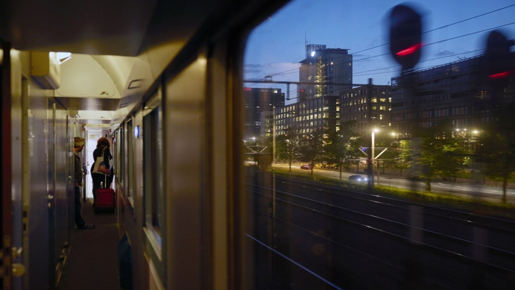 Brussels Midi, European Union, berlin railways, european railways, Brussels-Berlin, Brussels-Berlin sleeper coach,