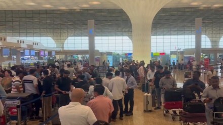 passengers stranded, passengers stranded at mumbai airport, passengers stranded at airport for 18 hours, passenger stranded for 18 hours, passenger stranded at mumbai, passenger stranded at airport, mumbai airport, cyclone biparjoy,