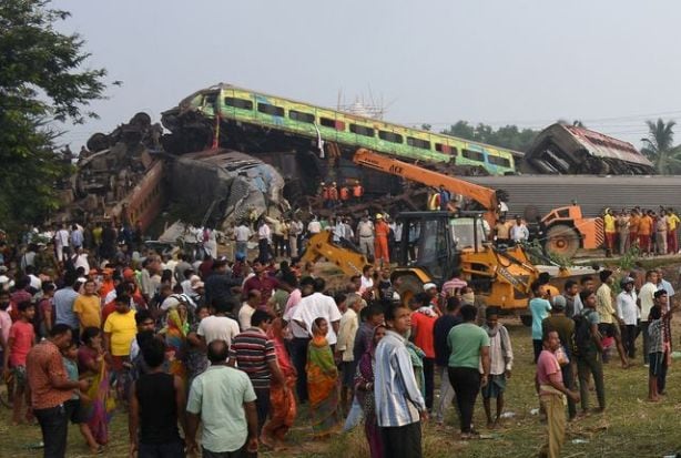 The commissioner of railway safety works under the Ministry of Civil Aviation and investigates all such accidents. 