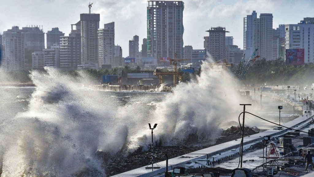 Cyclone Biparjoy Live